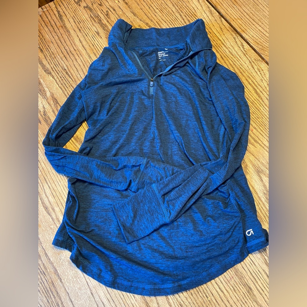 Gap maternity technical shirt